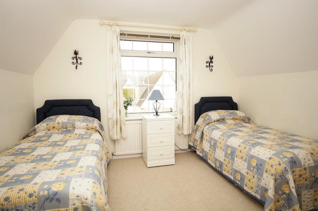 3 Bedroom Detached For Sale in Penlands Vale, Steyning, West Sussex