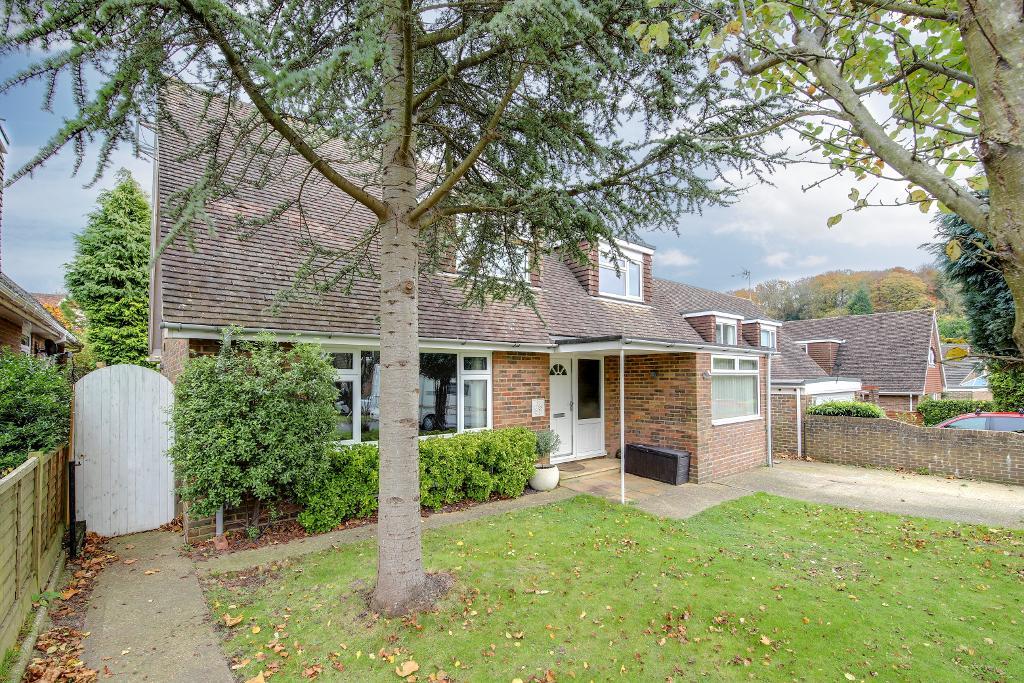 4 Bedroom Detached For Sale in Portway, Steyning, West Sussex, BN44 3QF