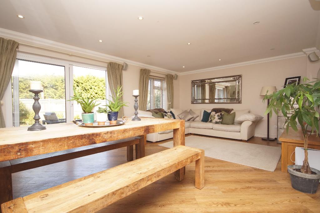 4 Bedroom Detached For Sale in Hills Road, Steyning, BN44 3QG