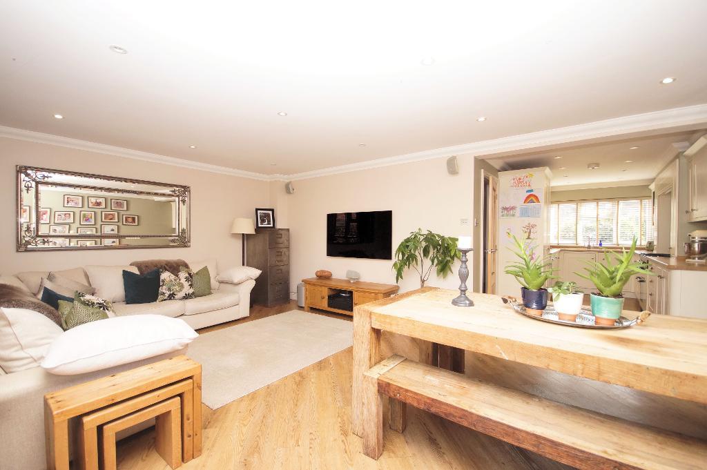 4 Bedroom Detached For Sale in Hills Road, Steyning, BN44 3QG