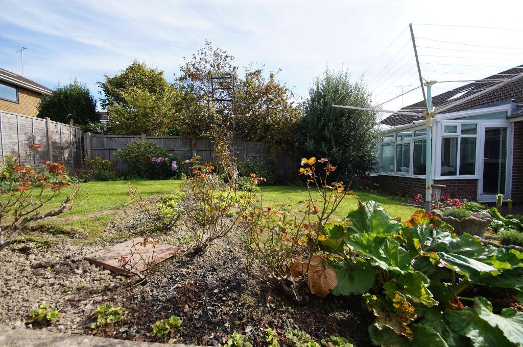 2 Bedroom Bungalow For Sale in Portway, Steyning, West Sussex, BN44 3QF Hamilton Graham Estate