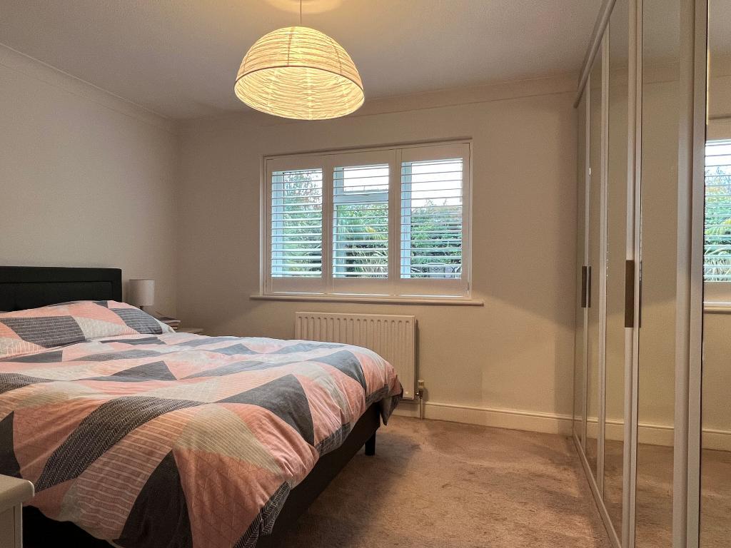 2 Bedroom Bungalow For Sale in Chandlers Way, Steyning, West Sussex