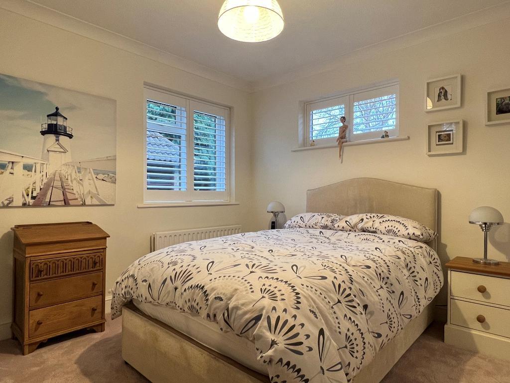 2 Bedroom Bungalow For Sale in Chandlers Way, Steyning, West Sussex