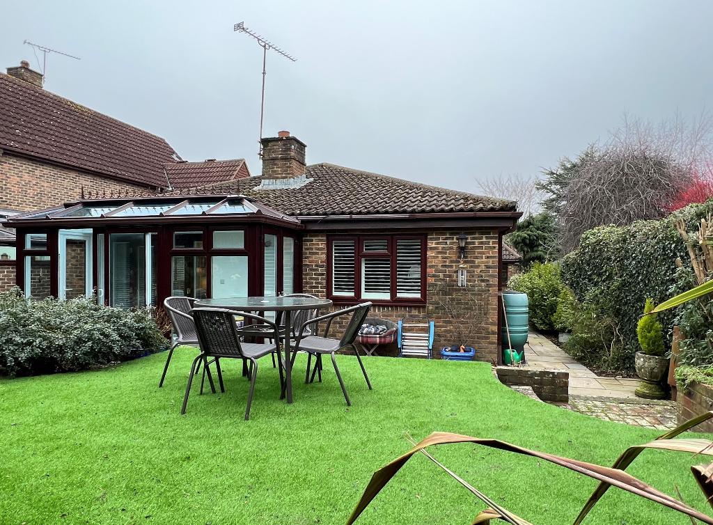 2 Bedroom Bungalow For Sale in Chandlers Way, Steyning, West Sussex