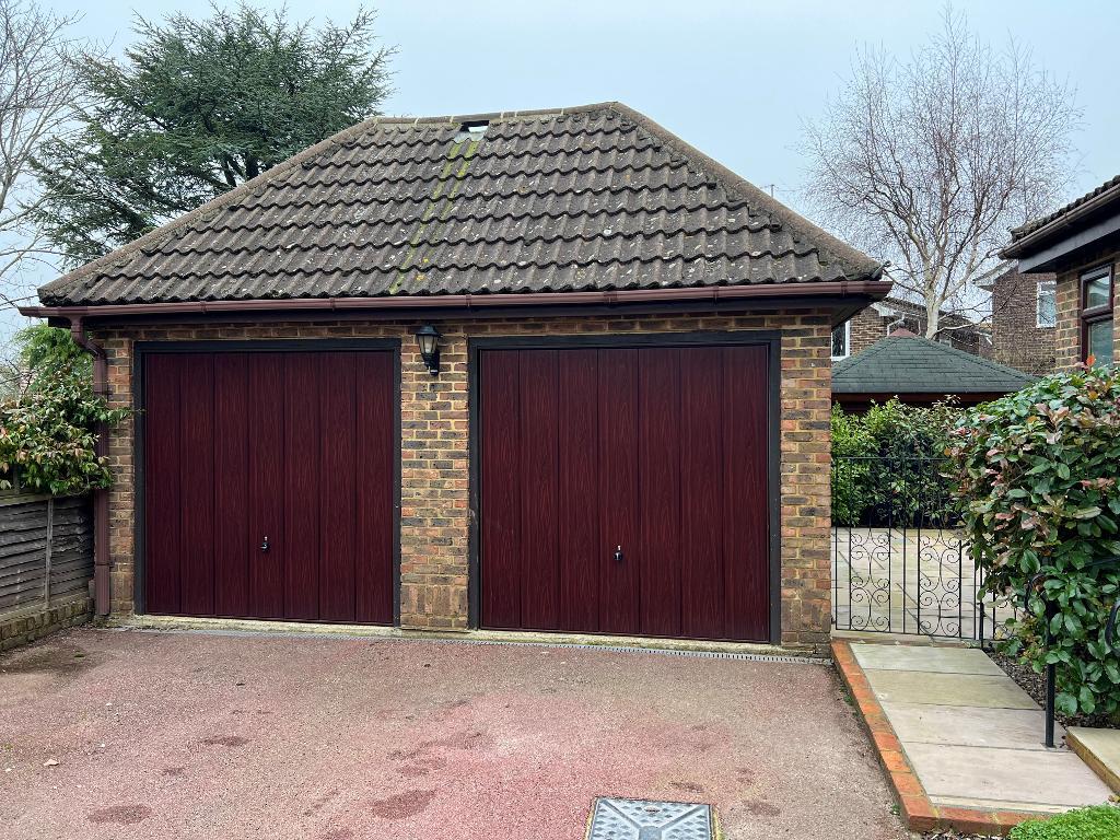 2 Bedroom Bungalow For Sale in Chandlers Way, Steyning, West Sussex