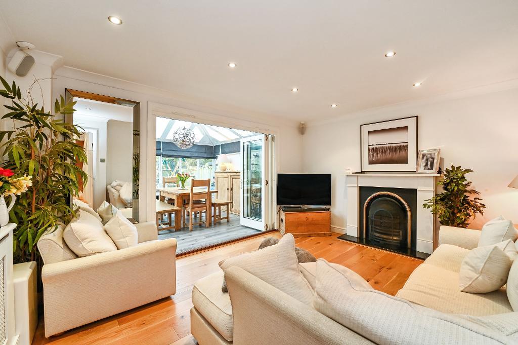 4 Bedroom Detached For Sale in Abbey Road, Steyning, West Sussex, BN44