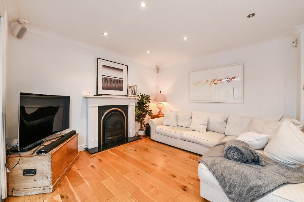 4 Bedroom Detached For Sale in Abbey Road, Steyning, West Sussex, BN44