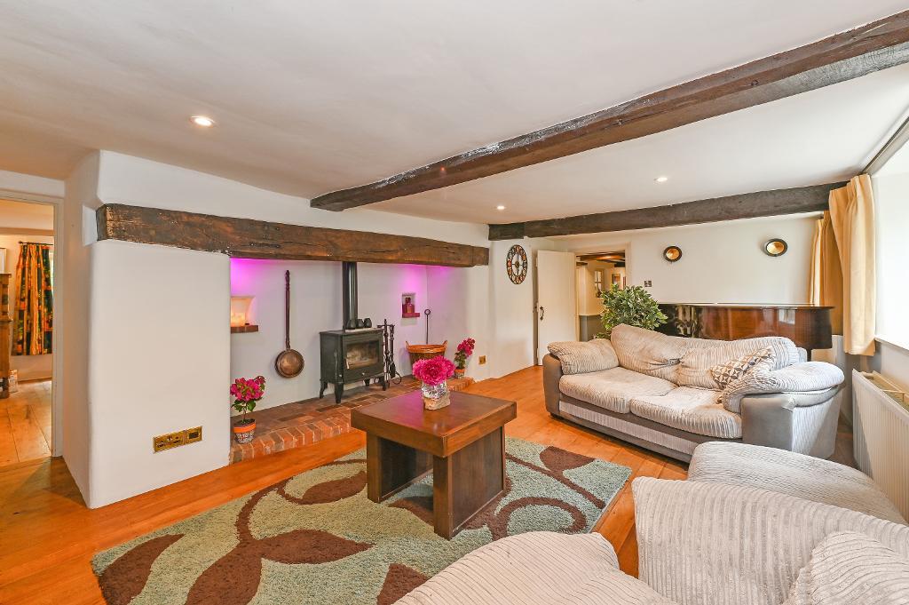 4 Bedroom Detached For Sale in King's Barn Lane, Steyning, West Sussex