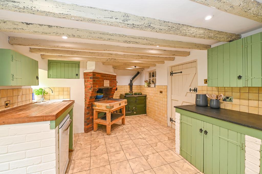 4 Bedroom Detached For Sale in King's Barn Lane, Steyning, West Sussex