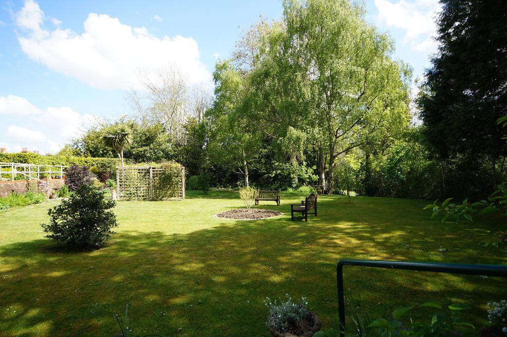 1 Bedroom Flat For Sale in Primrose Court, Goring Road, Steyning, BN44