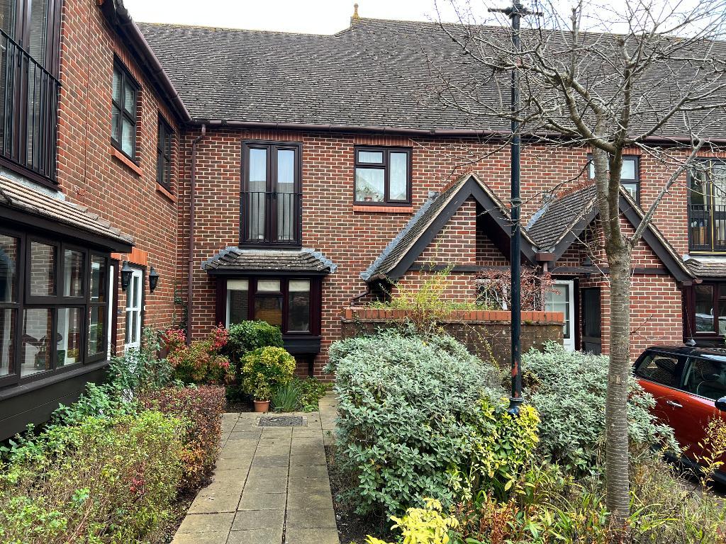 2 Bedroom Flat To Let in Willow Court, Fishbourne Road East, Chichester