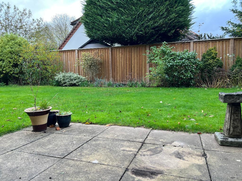 2 Bedroom Flat To Let in Willow Court, Fishbourne Road East, Chichester