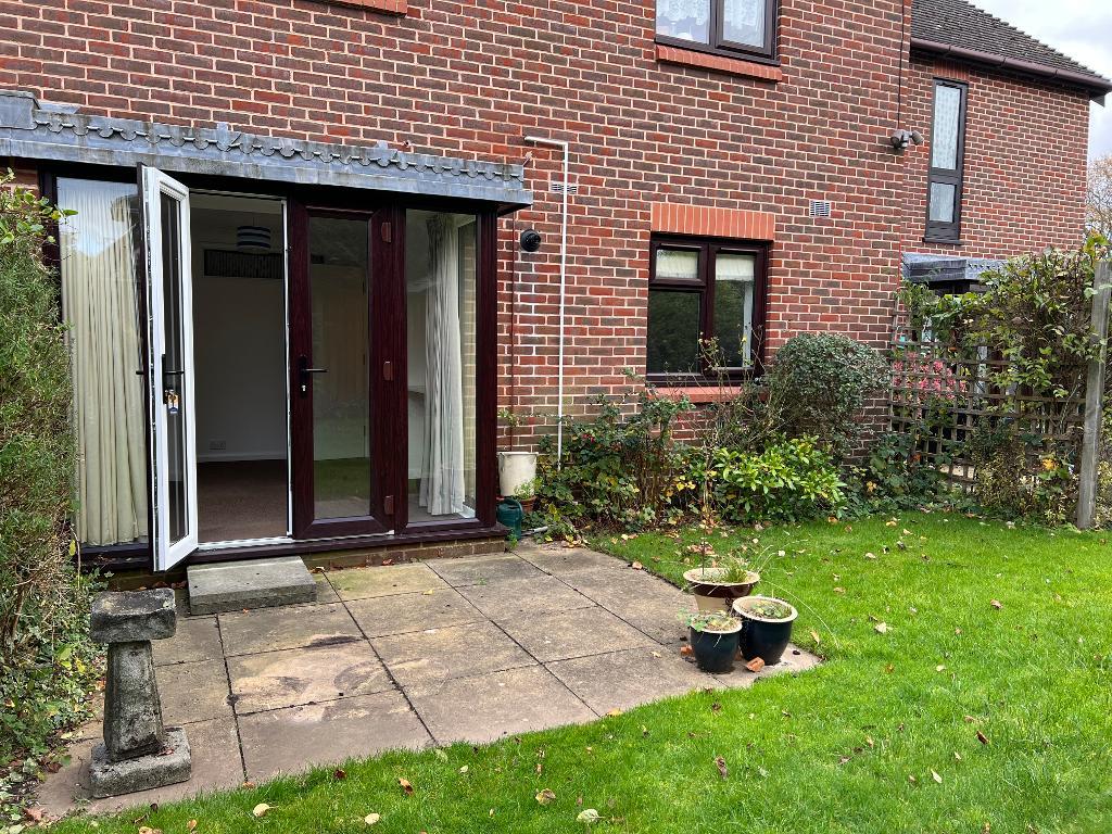 2 Bedroom Flat To Let in Willow Court, Fishbourne Road East, Chichester