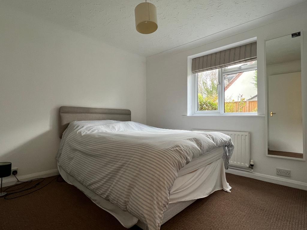 2 Bedroom Flat To Let in Willow Court, Fishbourne Road East, Chichester