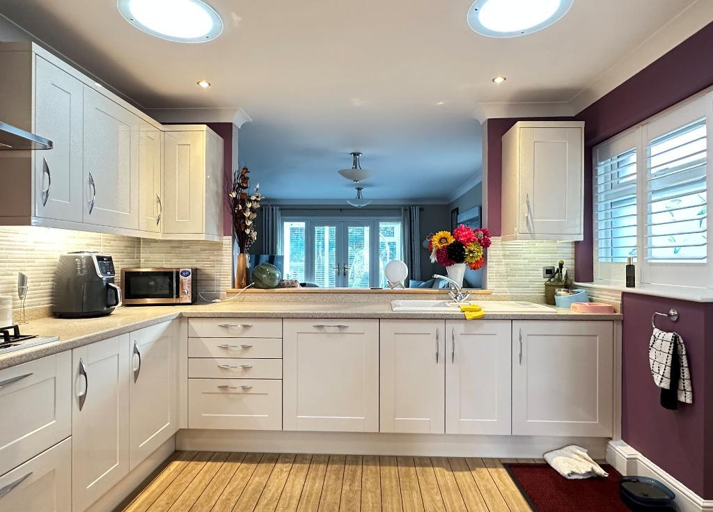 2 Bedroom Bungalow For Sale in Chandlers Way, Steyning, West Sussex