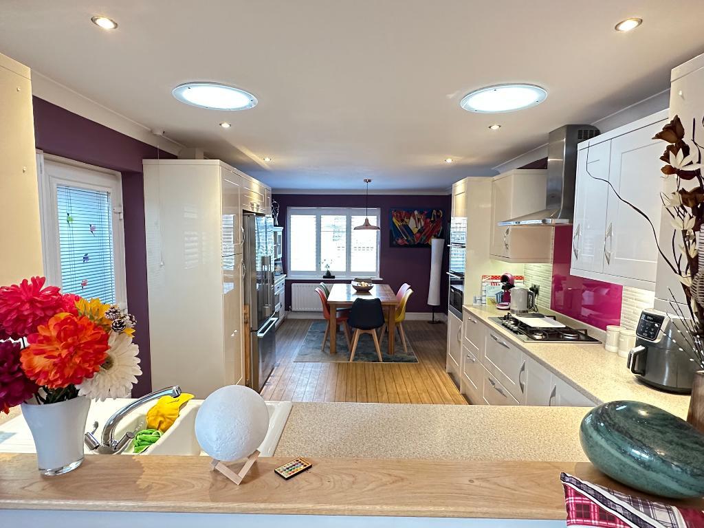 2 Bedroom Bungalow For Sale in Chandlers Way, Steyning, West Sussex