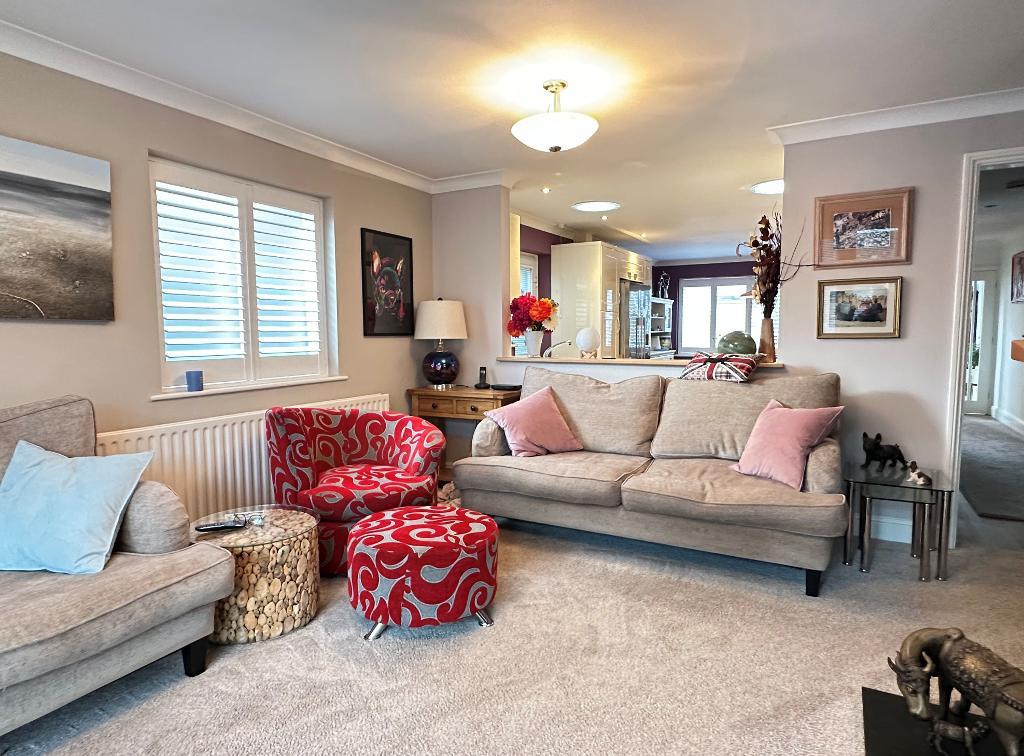 2 Bedroom Bungalow For Sale in Chandlers Way, Steyning, West Sussex