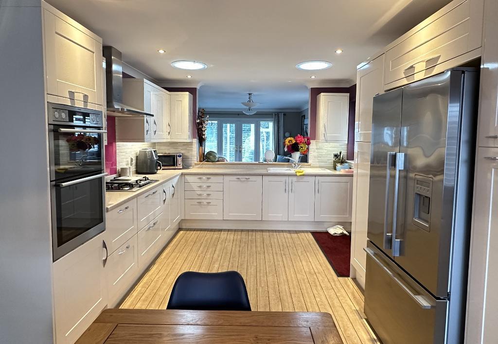 2 Bedroom Bungalow For Sale in Chandlers Way, Steyning, West Sussex