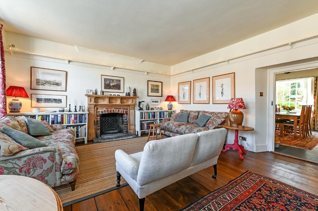 4 Bedroom Detached For Sale in High Street, Steyning, West Sussex, BN44