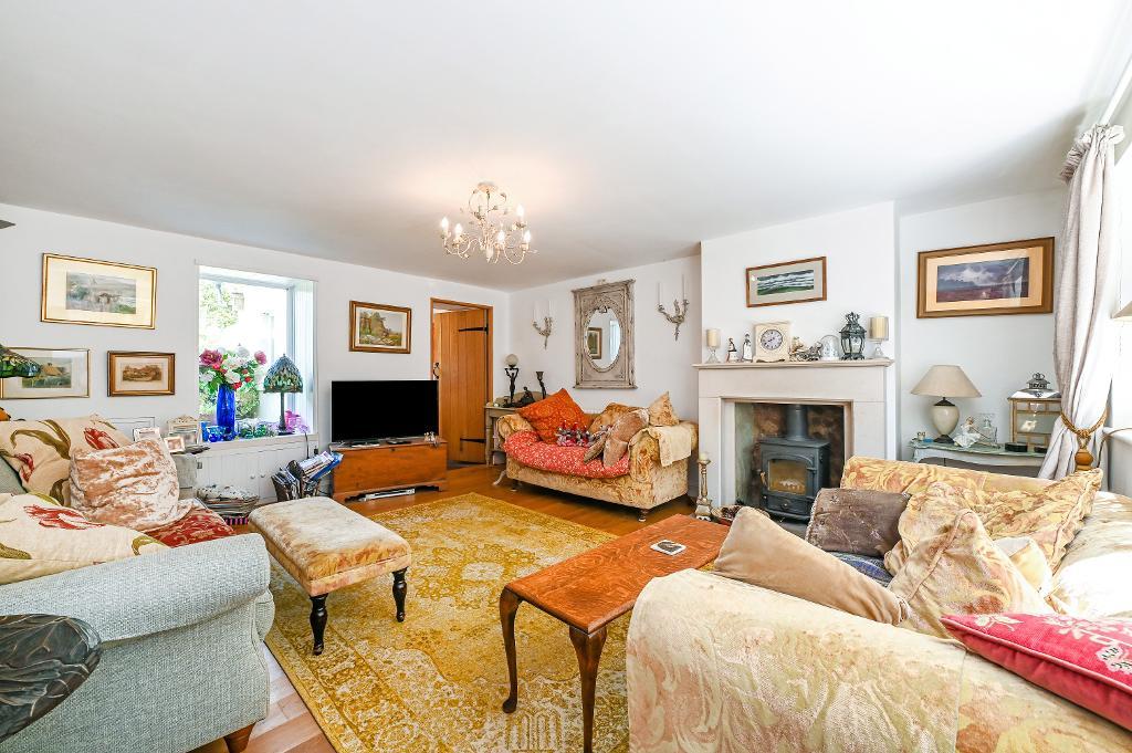 3 Bedroom Attached For Sale in Sopers Lane, Bramber, BN44 3PU