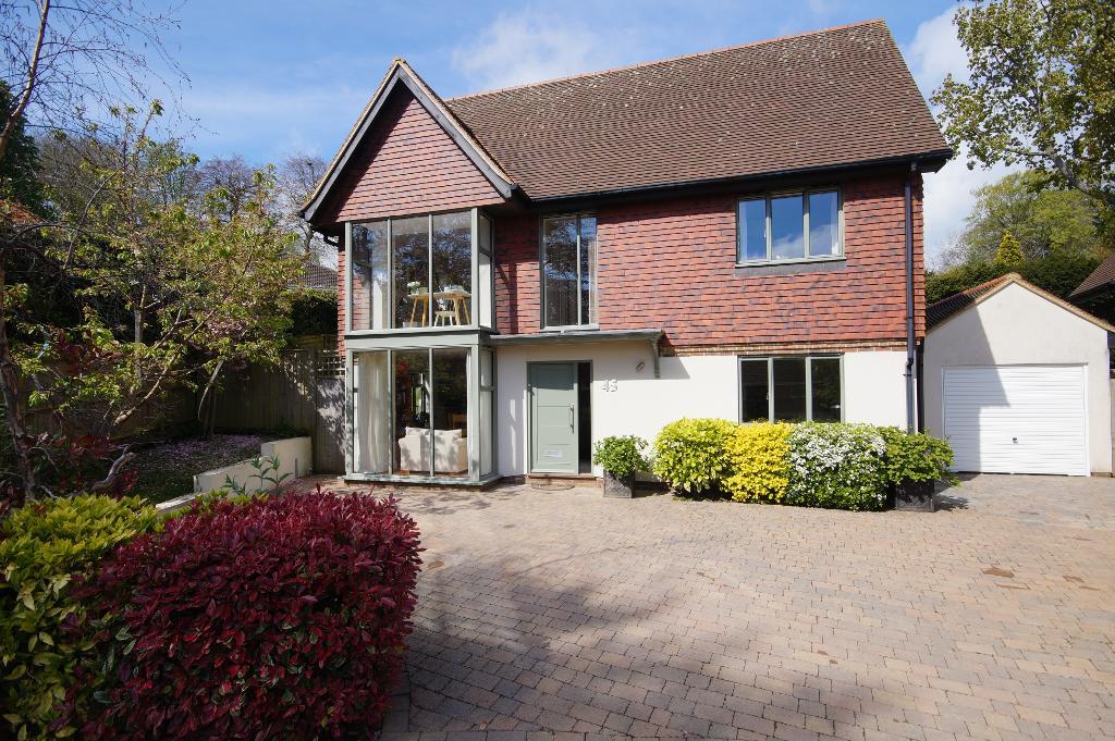 Coombe Drove, Steyning, West Sussex, BN44 3PW