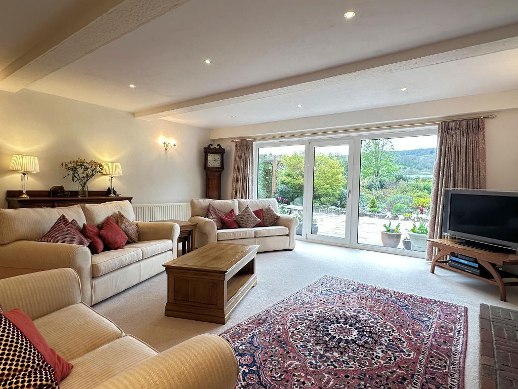 4 Bedroom Detached For Sale in Mill Road, Steyning, West Sussex, BN44
