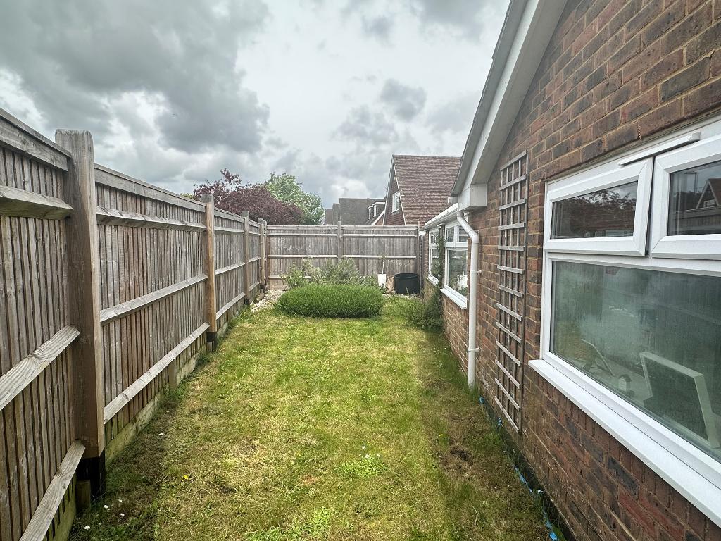 2 Bedroom Bungalow For Sale in Penlands Vale, Steyning, West Sussex