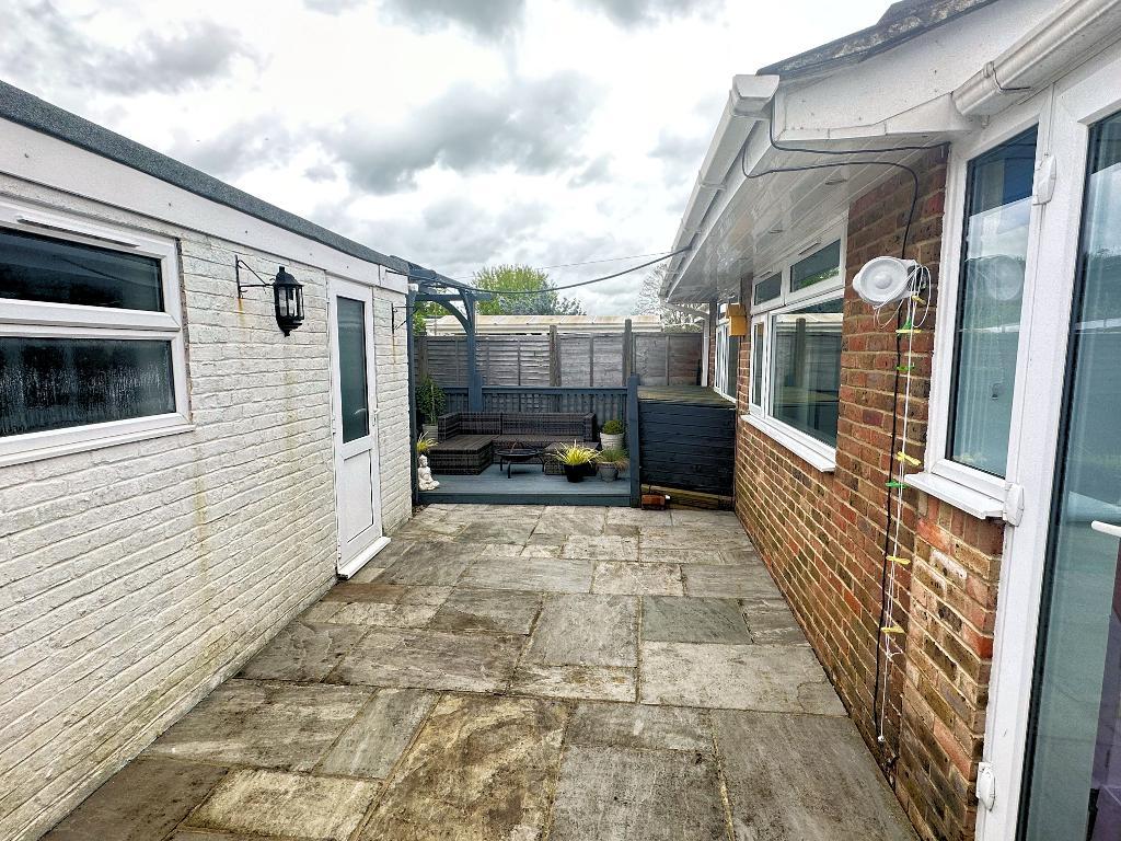 2 Bedroom Bungalow For Sale in Penlands Vale, Steyning, West Sussex