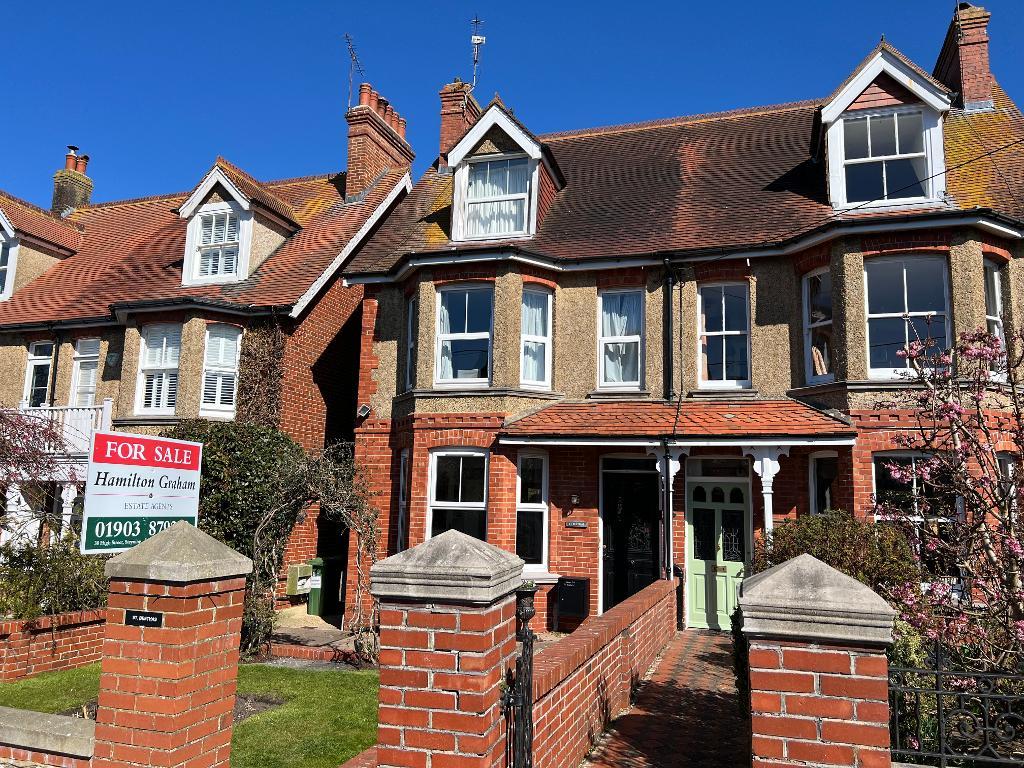 College Hill, Steyning, West Sussex, BN44 3GB