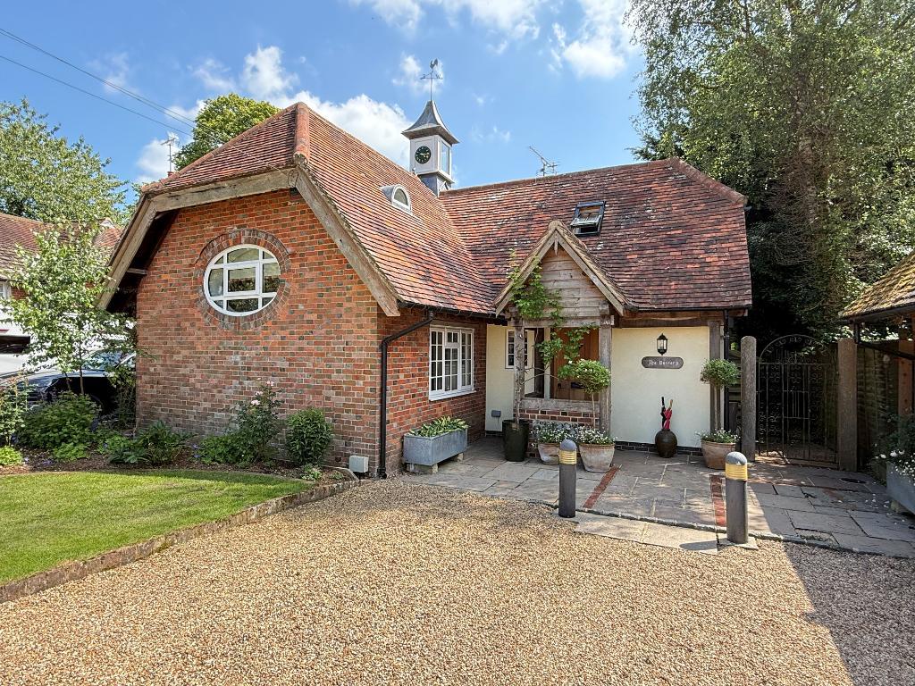 Staplefields, Horsham Road, Steyning, West Sussex, BN44 3AA